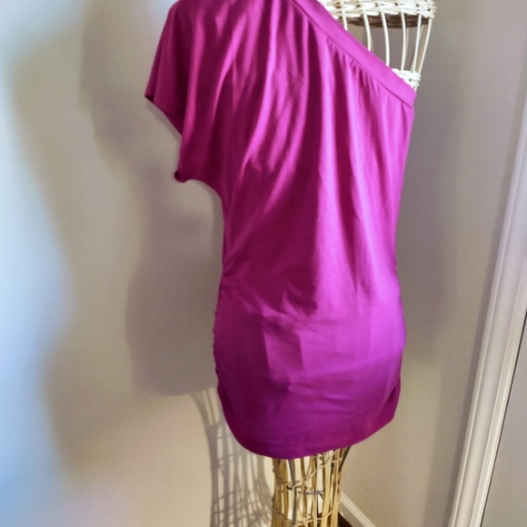 Top NWOT One sleeve tee - Picture 4 of 9